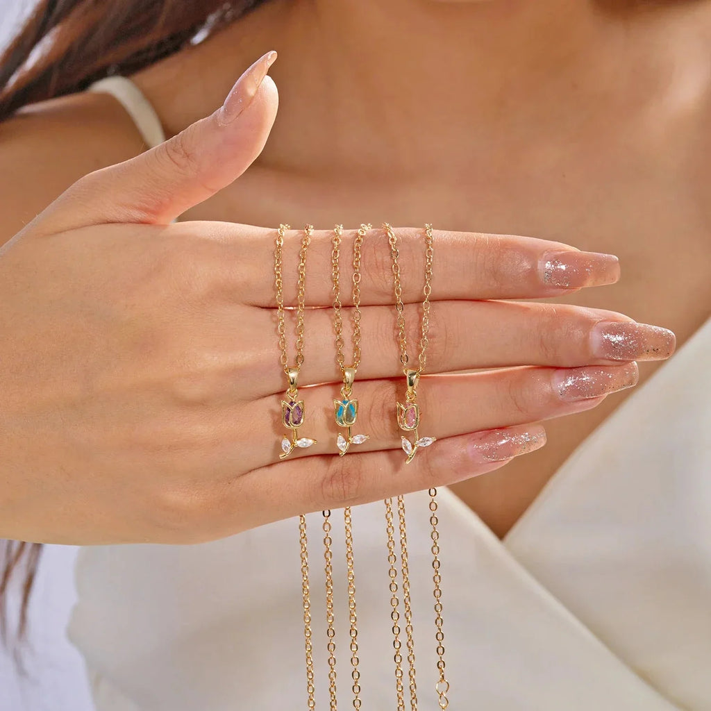 Náhrdelník s přívěskem tulipánového květu ze zirkonu 