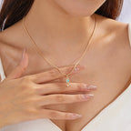 Halskæde med tulipanblomst vedhæng i grøn zirkonia