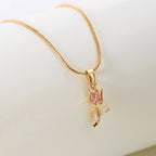 Halskæde med tulipanblomst vedhæng i rosa zirkonia