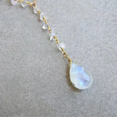 Collier avec Pendentif Goutte d'Eau en Crystal Pierre de Lune