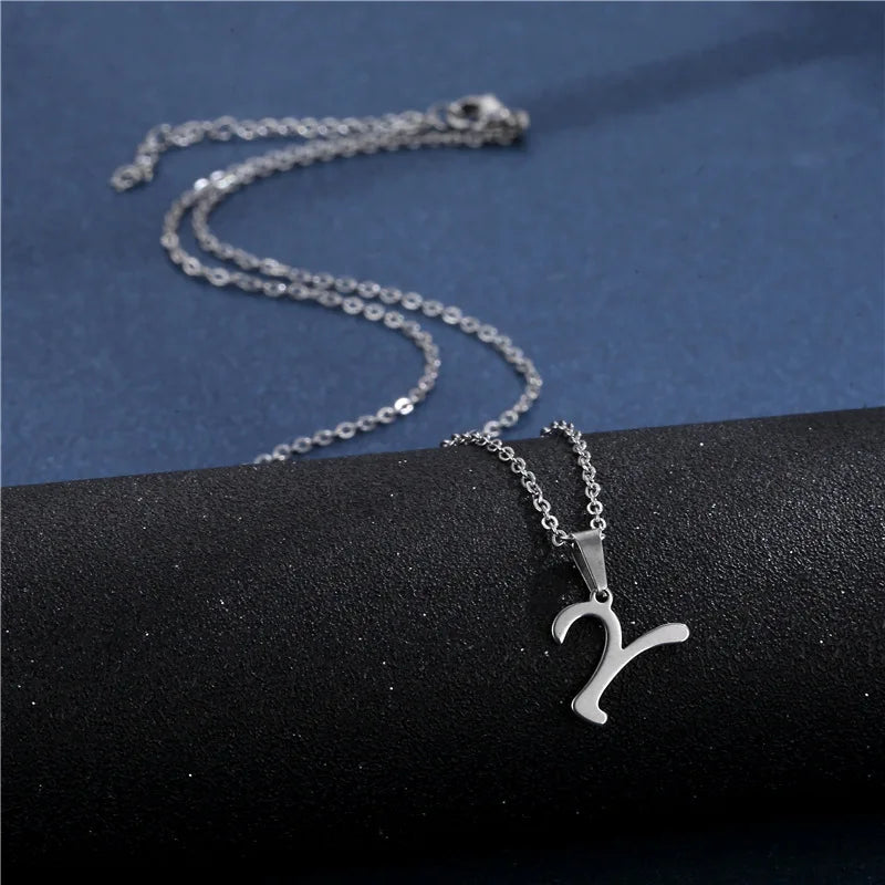 Personalizovaný náhrdelník s přívěskem s iniciálou y