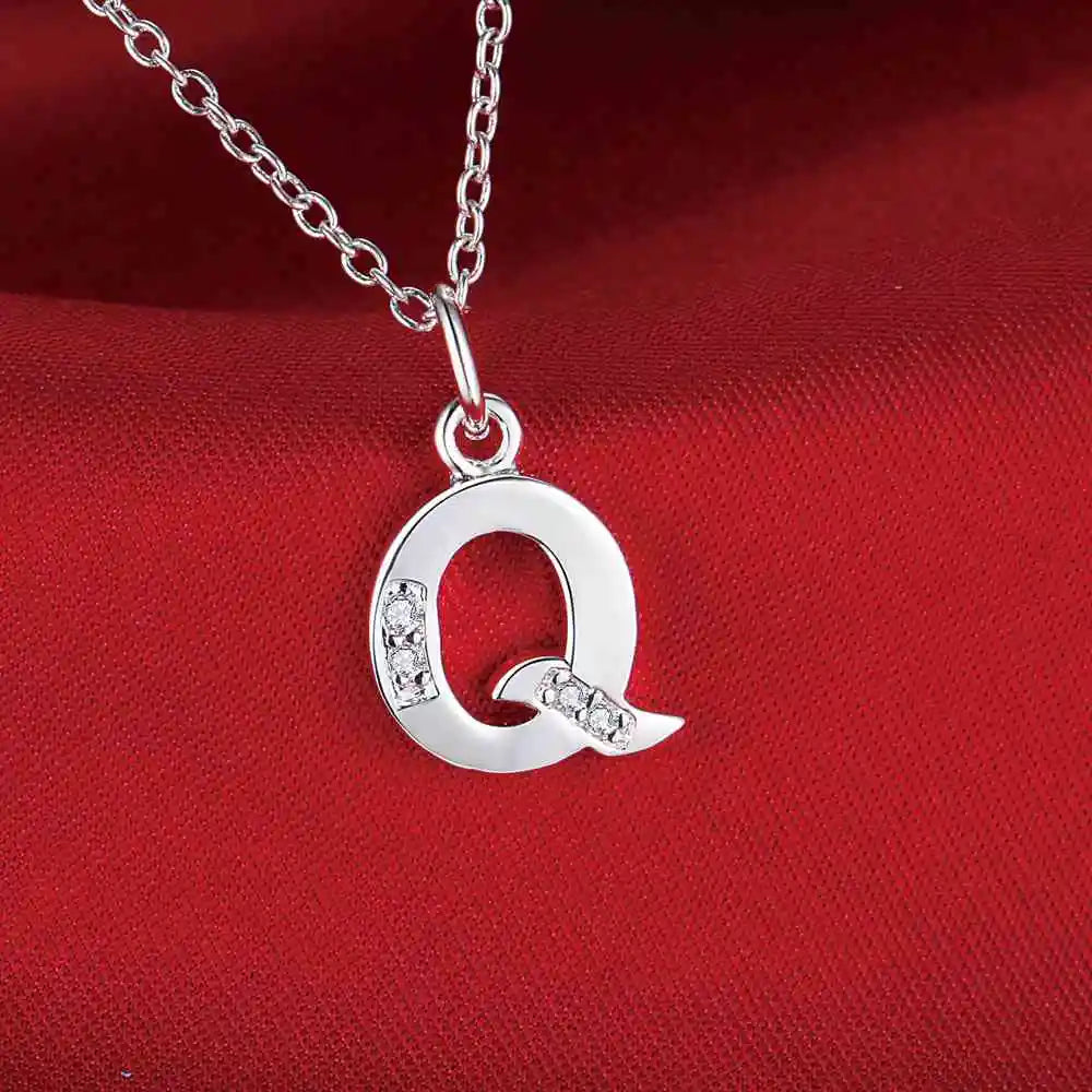 Lang halskæde med initialvedhæng q
