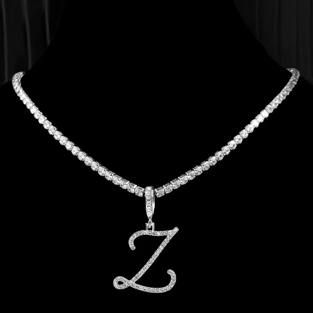 Choker-kjede med initialanheng og strass z