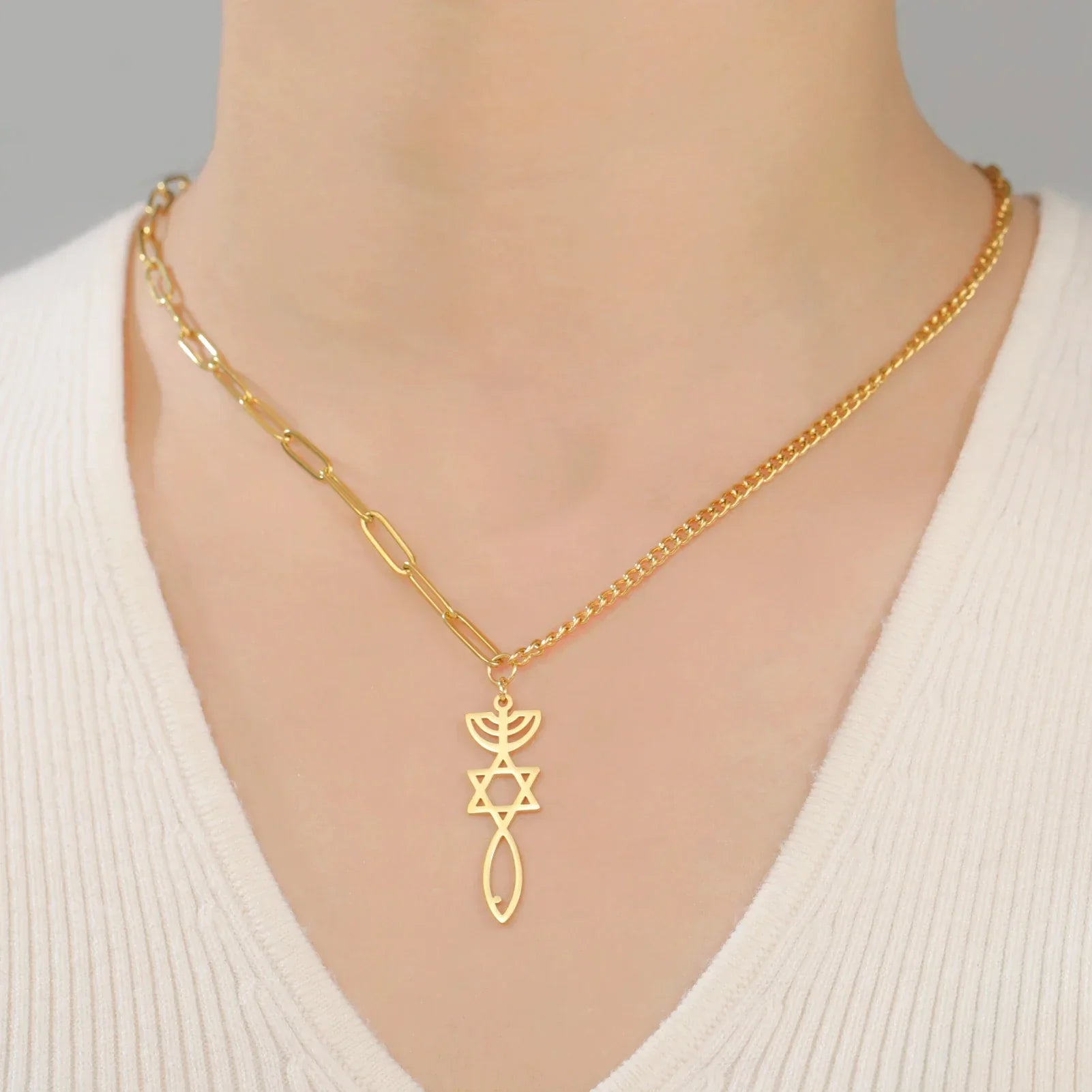 Halsband med messiansk Menorah- och Davidsstjärne-hänge i guld