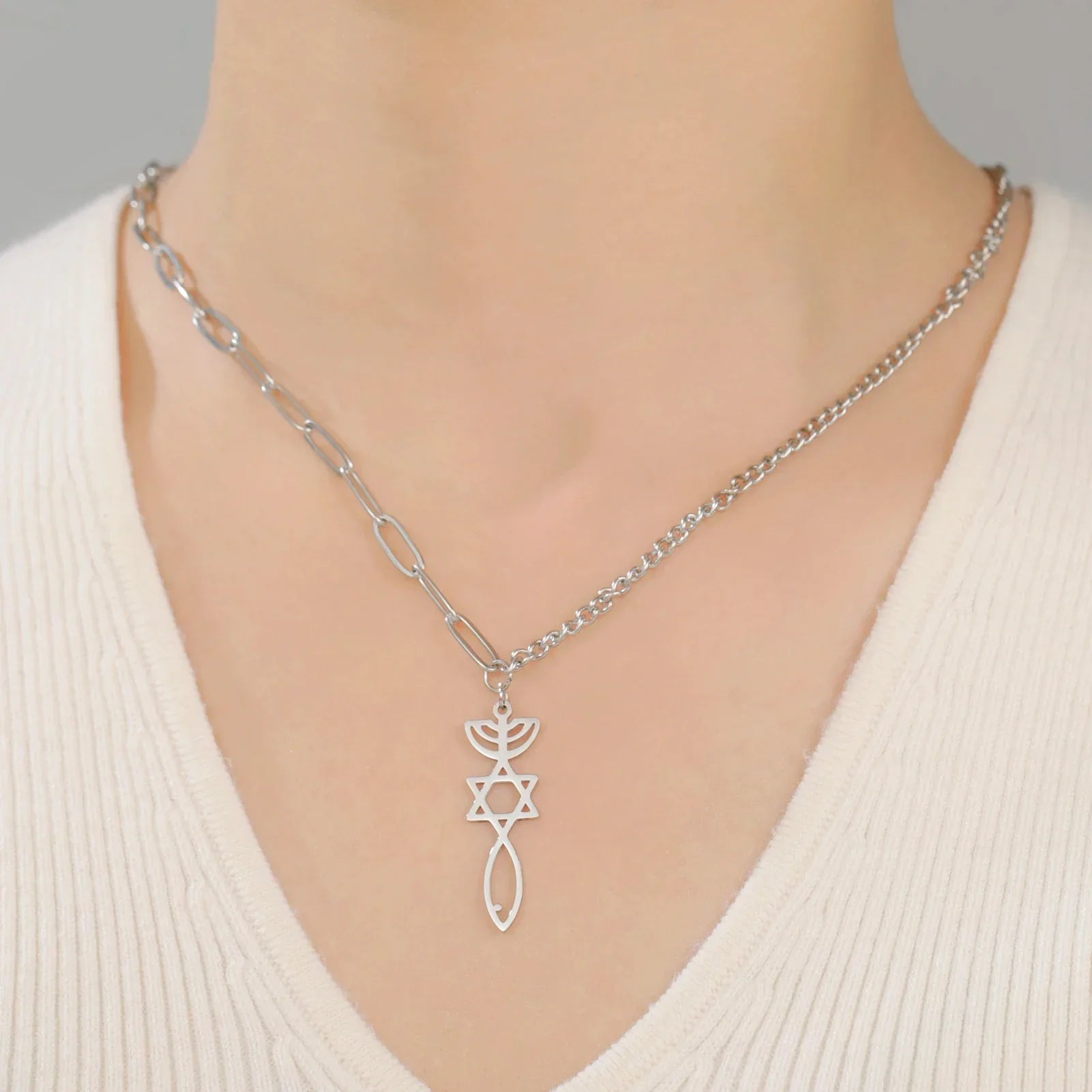 Halsband med messiansk Menorah- och Davidsstjärne-hänge i silver