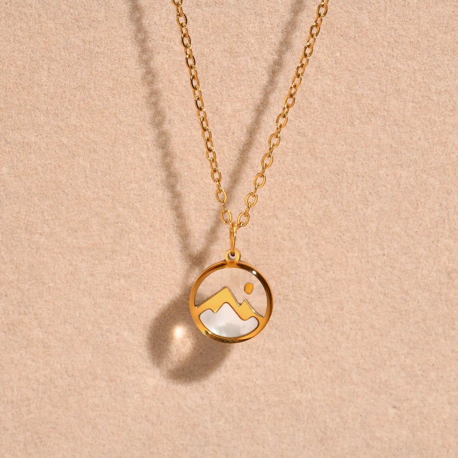 Collier avec Pendentif Montagne et Lune