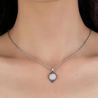 Halskæde med månesten vedhæng i vintage stil