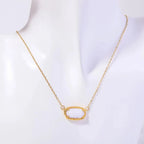 Halskjede med farget krystallanheng av stjernetegnet