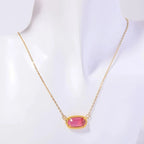 Halskjede med farget krystallanheng av stjernetegnet