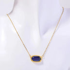 Halskjede med farget krystallanheng av stjernetegnet