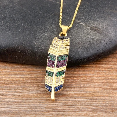 Collier avec Pendentif Plume et Zircon 1