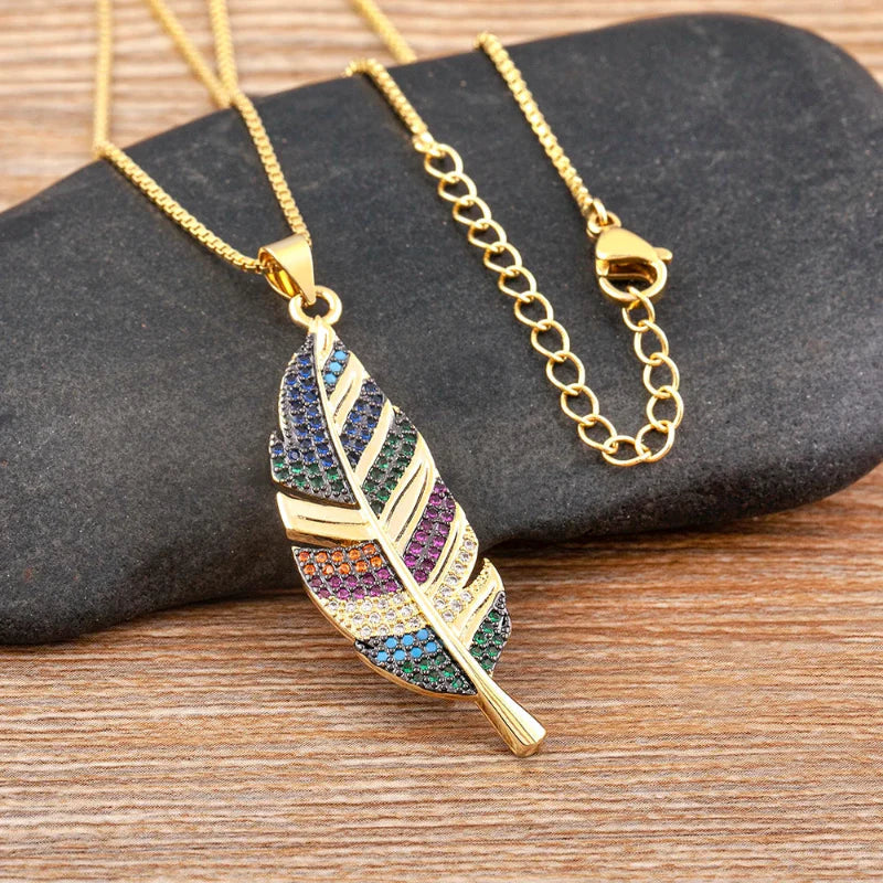 Collier avec Pendentif Plume et Zircon