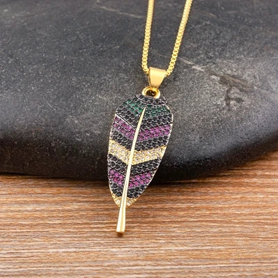 Collier avec Pendentif Plume et Zircon 5