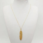 Halskjede med fjærvedheng for menn eller kvinner gull