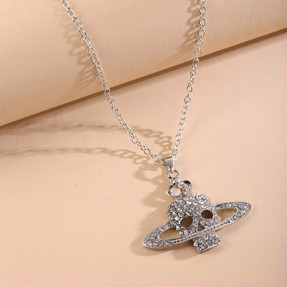 Collier avec Pendentif Tête de Mort en Strass