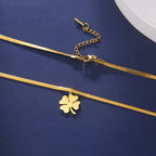 Halsband med fyrklöverhänge i guld, lyckobringare