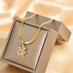 Halskjede med fireblads kløver anheng, lykkeamulet og zirkon