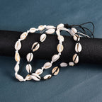 Halsband med vit kaurisnäcka 