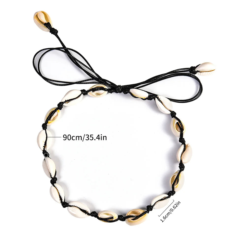 Halsband med vit kaurisnäcka