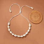 Halsband med vit-vit kaurisnäcka
