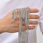 Herrhalsband med personligt initialhänge 