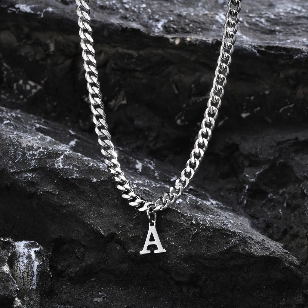 Herrhalsband med personligt initialhänge a