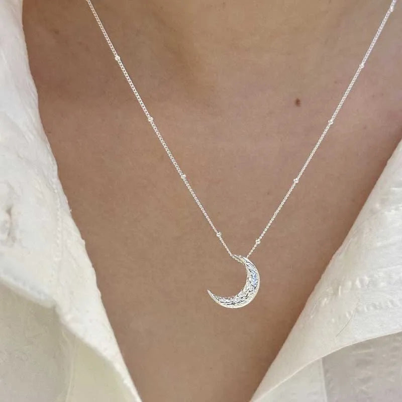 Collier Discret avec Pendentif Lune