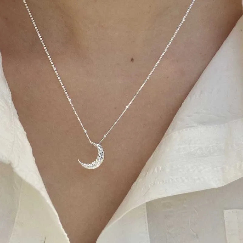 Collier Discret avec Pendentif Lune