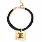 Snorehalskæde med sort firkantet vedhæng