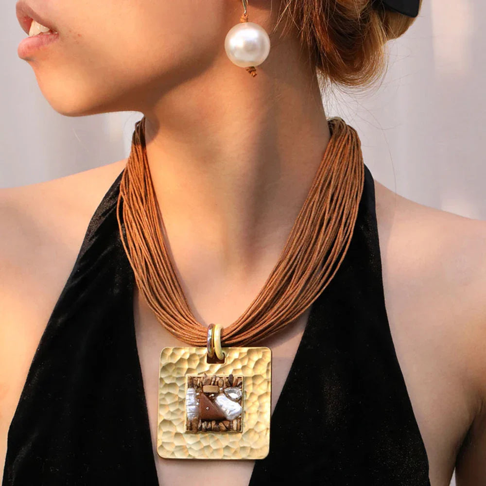 Collier en Cordes avec Pendentif Carré marron