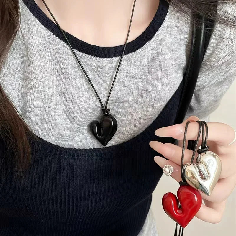 Collier en Lacet avec Pendentif Coeur noir
