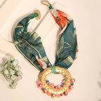 Stofhalskæde med boheme chic vedhæng i grøn