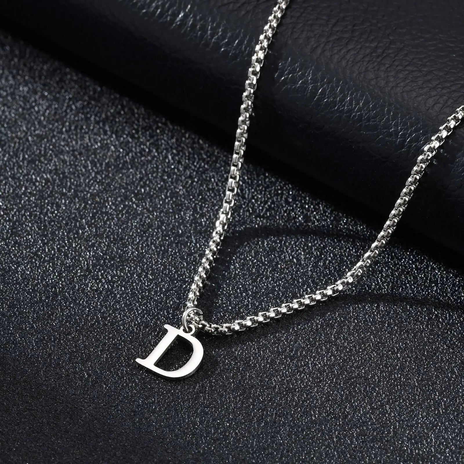 Collier homme avec pendentif initiale d