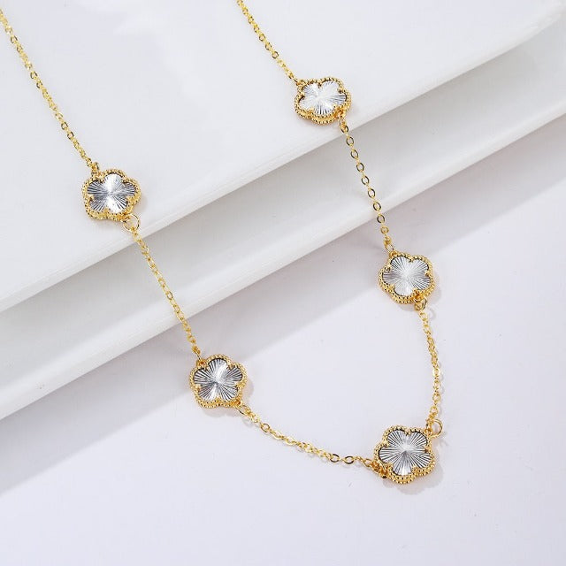 Náhrdelník z bílého perleťového achátu se zlatým čtyřlístkem Dárek pro ženy Šperky