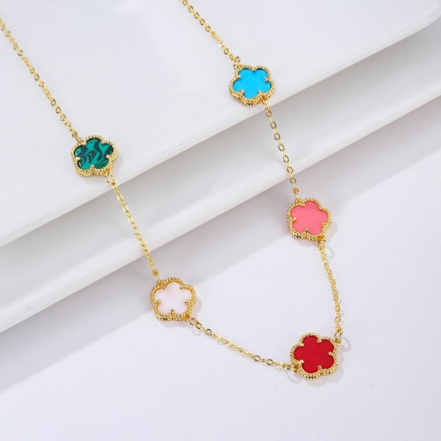 Náhrdelník z bílého perleťového achátu se zlatým čtyřlístkem Dárek pro ženy Šperky