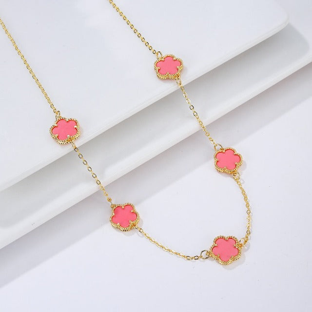 Náhrdelník z bílého perleťového achátu se zlatým čtyřlístkem Dárek pro ženy Šperky