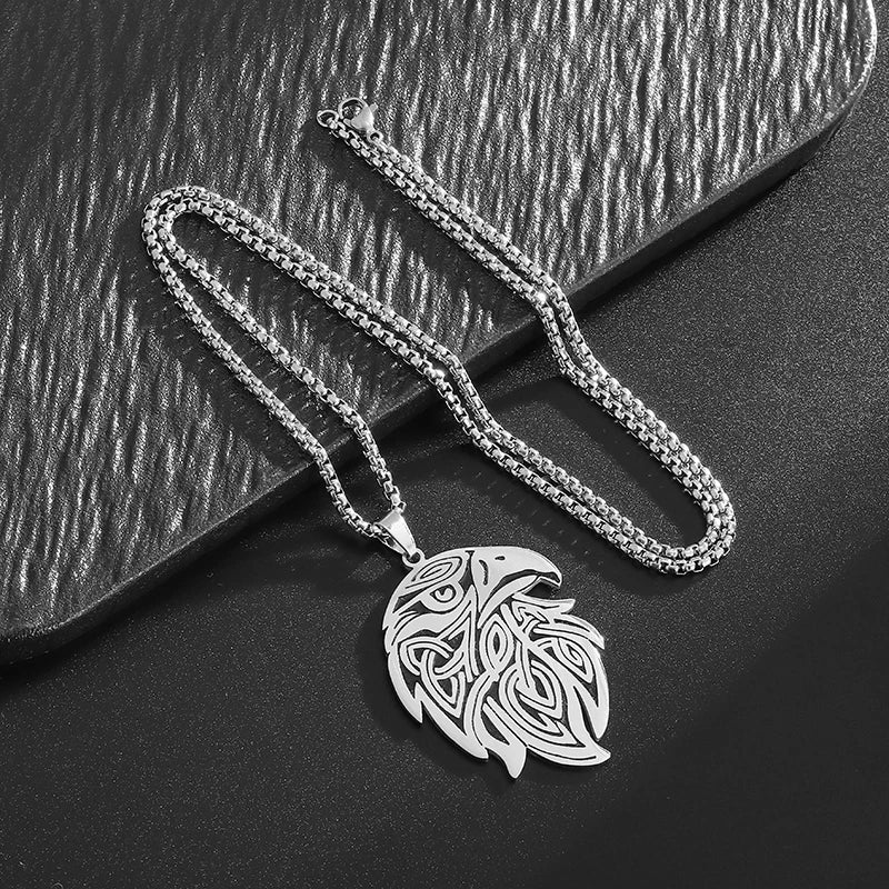 Halskæde med ørnevedhæng i sølv