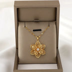 Halskæde vedhæng med smuk roterende blomst mod stress