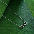 Charmerende Halskæde med Uendelig Zircon Vedhæng