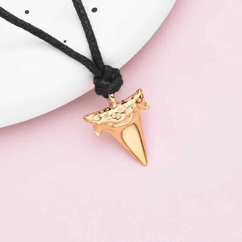 Collier Pendentif Dent de Requin pour Homme or