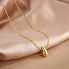 Fin halskæde med dråbevedhæng i guld