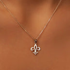 Halskjede & anheng Fleur de Lys kjede & sølvmedaljong