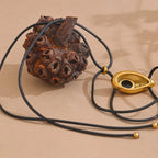 Halskæde med dråbeformet vedhæng i boheme-stil guld