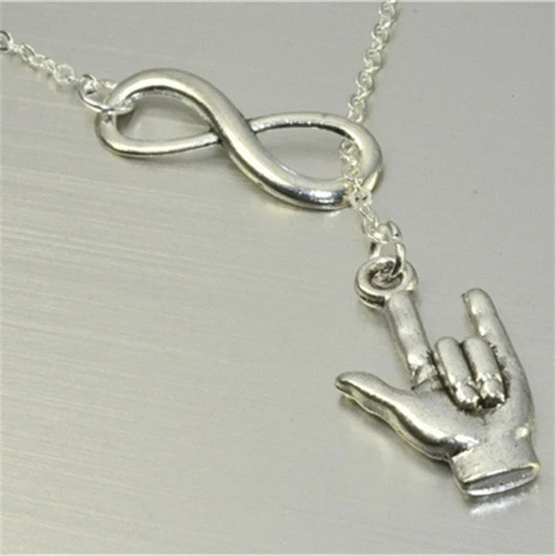 Collier Pendentif Infini et Main