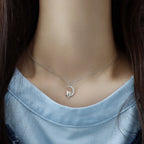 Náhrdelník s přívěskem Měsíc a kočky s krystalem