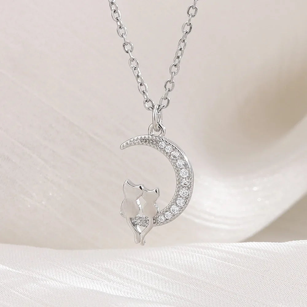 Collier Pendentif Lune et Chats avec Crystal