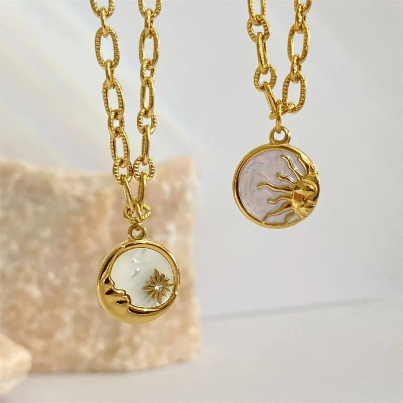 Collier Pendentif Lune ou Soleil Rond