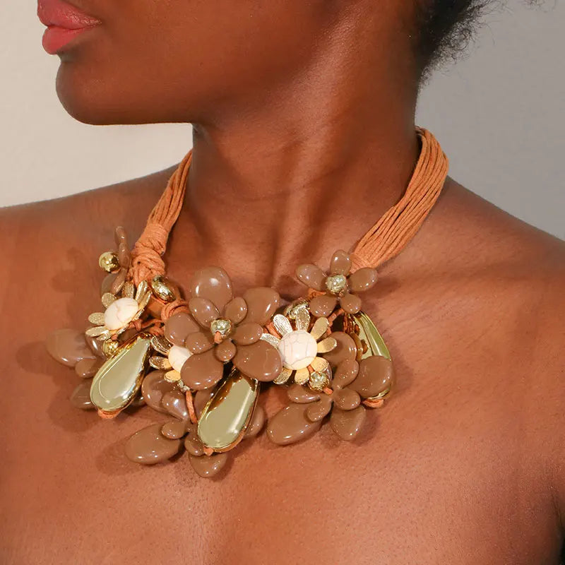 Collier Ras de Cou avec Elégant Pendentif Fleur