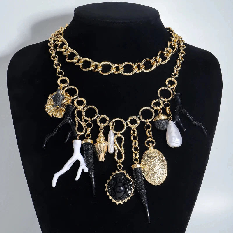 Collier Ras de Cou avec Pendentifs Corail et Coquillages