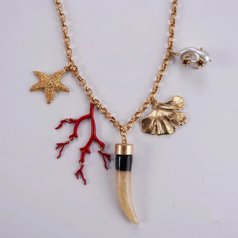 Collier Ras de Cou avec Pendentifs Corail et Coquillages